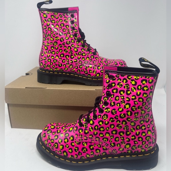 NWB! Dr.Martens Clash Pink Loud Leopard Smooth 1460 Lace Up Boots US 6/EU 37 - Picture 1 of 6